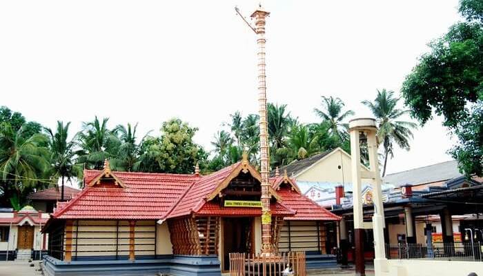 Frontage of Thirupuraikkal Temple is a historical Hindu temple located in Vadakkanthara, a resedential area in Palakkad city, Kerala.